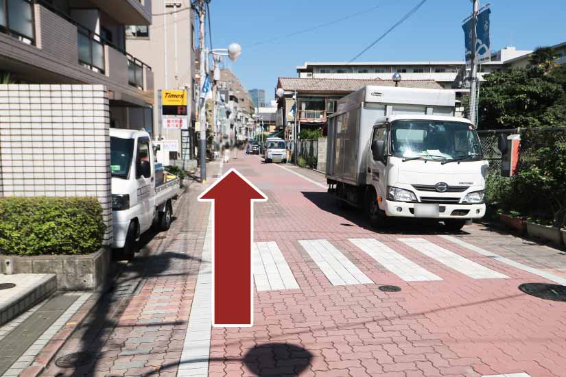 そのまま直進します